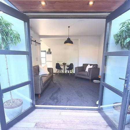 Apartment 1 - Haddin Court - Executive One Bedroom ブレナム エクステリア 写真