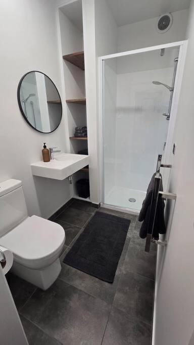 Apartment 1 - Haddin Court - Executive One Bedroom ブレナム エクステリア 写真
