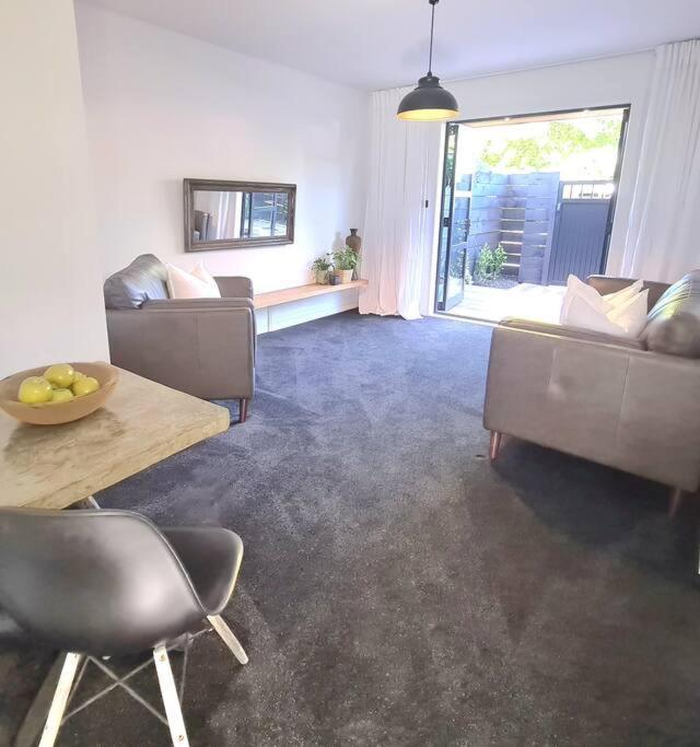 Apartment 1 - Haddin Court - Executive One Bedroom ブレナム エクステリア 写真